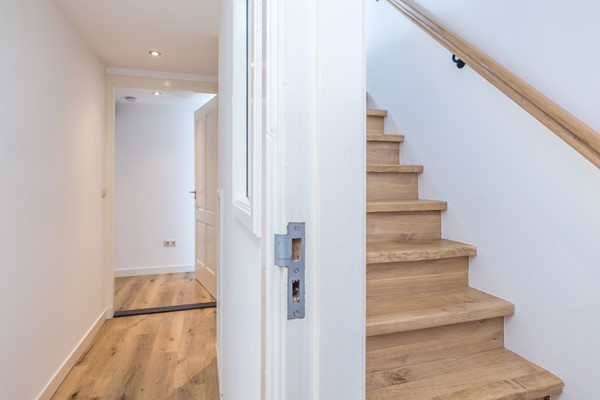 Foto - Te koop: Een woning voor de toekomst met een energielabel van A+++ met een multifunctionele ruimte      (ca 25 m2) en tuin met eiken overkapping en grote eiken carport in het Heuvelland.